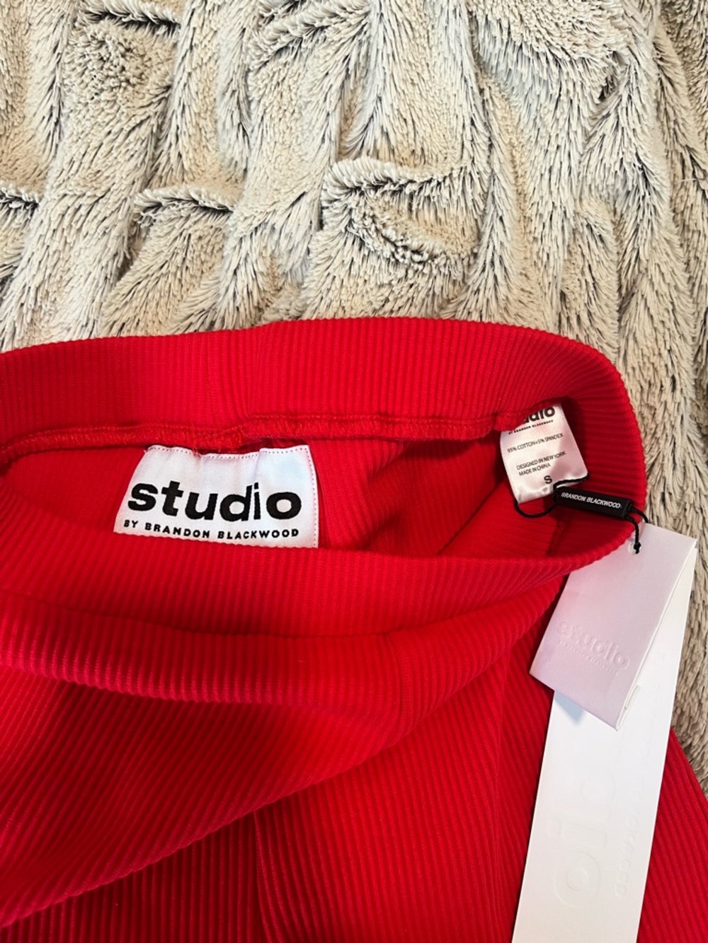 Red Ribbed T High-Waist Shorts Set - Picture 3 of 4